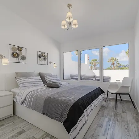 Lejlighed 3 Bedrooms In Island Village Pool View